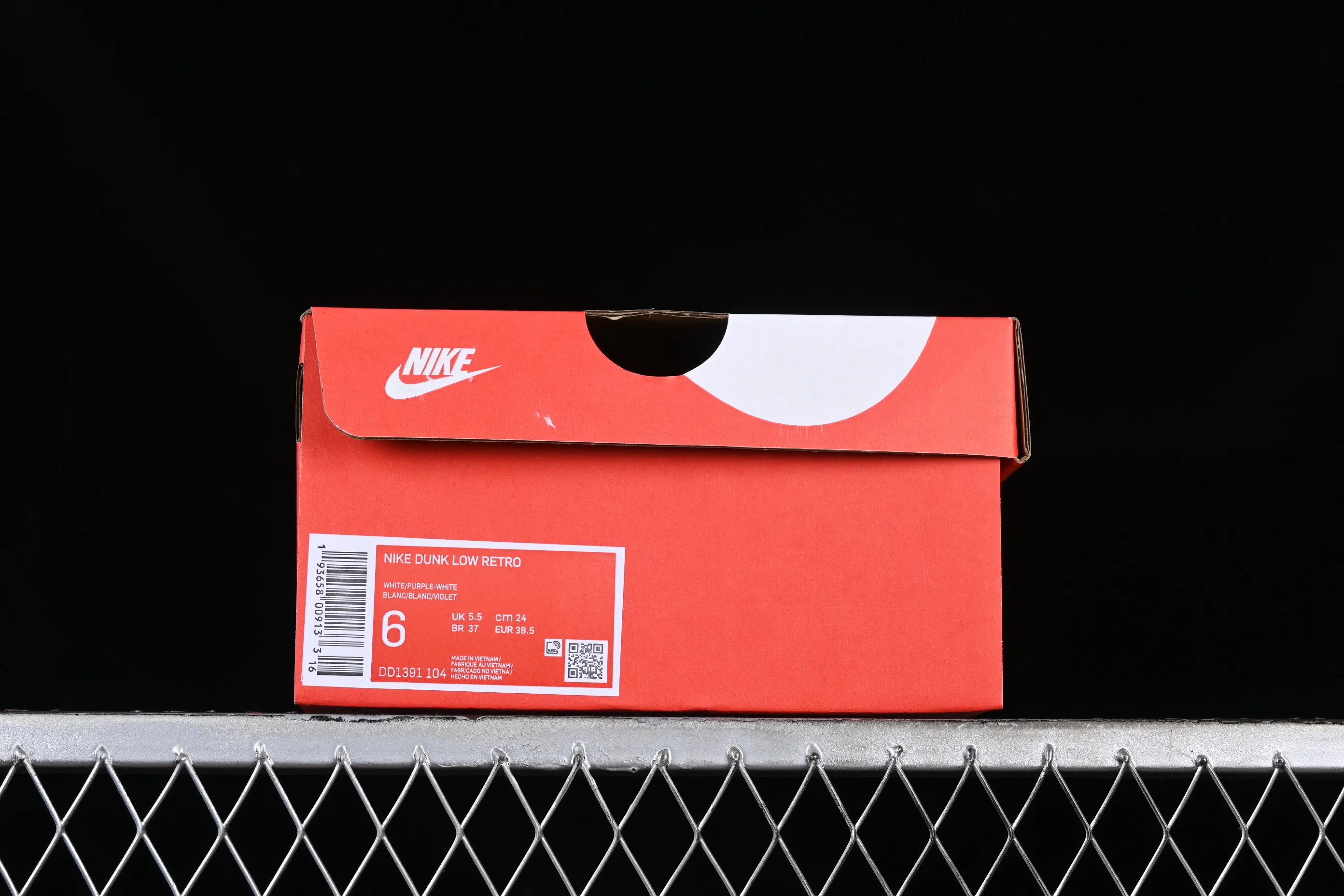 All categories Nk SB Dunk Series Nk SB Dunk Low low-top sneakers Cost-effective version Nk Dunk Low SB Retro White and Purple Dunk Series low-top casual sports skateboard shoes DD1391-104